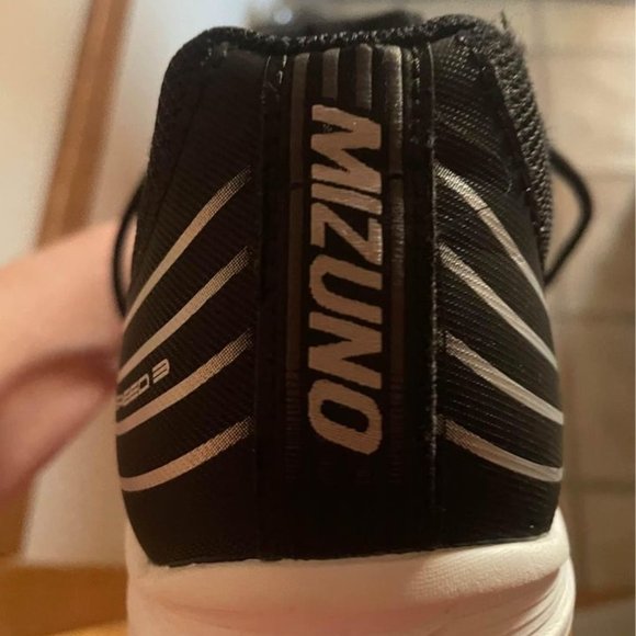 Mizuno Tennis Shoes - Picture 3 of 5